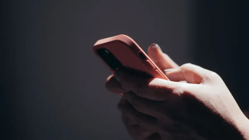 Fewer Friends, Better Vibes: The Americans Quietly Trading Real Relationships for Digital Ones